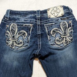 Miss Me Fleur-de-lis Pocket with slight factory destruction around front pocket